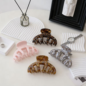 مشبك شعر فرنسي كبير على شكل يقطين من الأسيتات بطول 10.5 سم، إكسسوار شعر أنيق وراقٍ بتصميم مفرغ، مشبك شعر لطيف على شكل سمكة قرش - Product Image 1