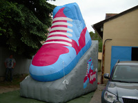 Réplique de chaussure de basket-ball gonflable grandeur nature, imprimée sur mesure, chaussure géante gonflable pour défilé sportif, salon professionnel, publicité