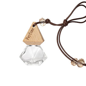 Diffuseur de parfum pour voiture en verre avec bouchon en bois plat et rond et décoration métallique - Product Image 2