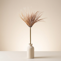 Plante verte artificielle naturelle, bouquet de souchet, fleurs de cardinale, buissons de pin et herbes pour centre de table de mariage, décoration de maison et de bureau
