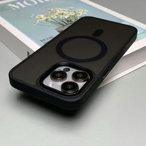 Coque de téléphone antichoc intégrale magnétique mate dorée à grand trou, compatible avec l'iPhone 17 Pro Max, très populaire - Product Image 4