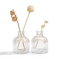 Diffuseur d'arômes de style nordique inspiré d'Instagram, bouteille en verre transparent blanc de haute qualité, forme irrégulière gaufrée, pour la maison