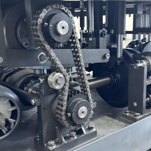 Machine de fabrication de petits gobelets en papier jetables entièrement automatique pour le thé et le café à emporter à faible coût - Product Image 4