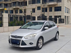 Voiture d'occasion la plus vendue en <span class=keywords><strong>2014</strong></span>, FORD <span class=keywords><strong>Focus</strong></span>, manuelle/automatique, 1.6L, véhicule confortable et économique - Product Image 2