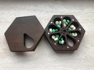 Boîte à pilules étui de 7 jours organiser boîte à pilules de voyage hebdomadaire bouffée de pissenlit conteneur en <span class=keywords><strong>bois</strong></span> pilule en <span class=keywords><strong>bois</strong></span> boîte de jour de soleil et de lune - Product Image 4