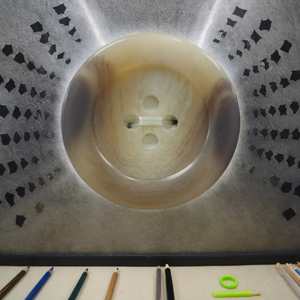 Nhà Máy Trực Tiếp Biểu Tượng Tùy Chỉnh <span class=keywords><strong>4</strong></span>-Lỗ Nút Retro Nhựa May Áo Gió Với Hình Chữ Nhật Mô Hình Đánh Bóng Kỹ Thuật - Product Image 5