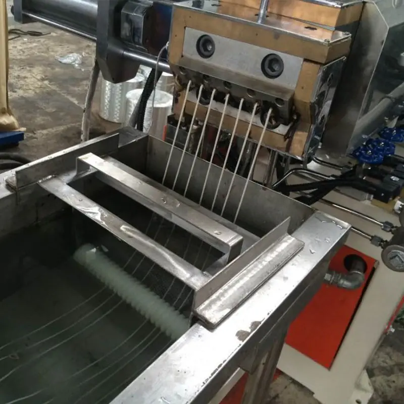 Machine de fabrication de granulés de plastique, composé de polymère à couple élevé, extrudeuses à double vis en plastique