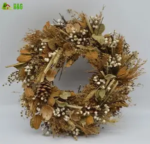 Karangan bunga Natal buatan tangan yang indah-perpaduan bentuk dan fungsi