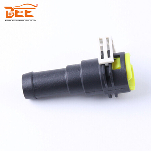 Connecteur de tuyau d'eau pour 2004-12 Mazda 2 3 5 CR CW 6 D651-61-240 D65161240 - Product Image 3