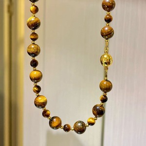 Collier en perles de pierre œil de tigre naturelle avec chaîne de clavicule en cristal au design ciel étoilé et perles rondes - Product Image 5