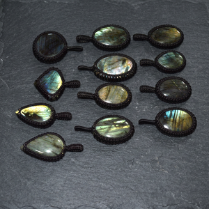 Pendentifs unisexes en argent de style classique, sertis de cabochons en agate et labradorite mélangées, bijoux en pierre naturelle - Product Image 2