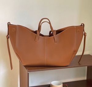 גבוהה-סוף קוריאנית גרסה מכונפת כתף תיק קיבולת גדולה של תיק יד עם תכונה מתקפלת ועמיד שתי רצועות - Product Image 6