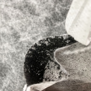 Venta caliente tela no tejida fibra de carbón activo de carbono tela no tejida laminada de carbono de higiene transpirable de alta calidad - Product Image 5