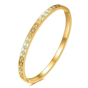 Bracelets et Joncs de Mode pour Femmes en Acier Inoxydable Plaqué Or 18K, Vente en Gros - Product Image 5