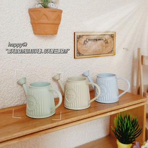 Bouilloire d'arrosage miniature rétro pour maison de poupée modèle de scène de nourriture et de jeu accessoires de maison de poupée mini bouilloire d'arrosage de jardin - Product Image 3