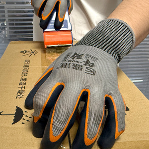 ถุงมือทำงานเซงคังเคลือบไนไตรล์ 13 จุด ปลายนิ้วไมโครไดมอนด์แบบนูน ทนต่อการเสียดสี สำหรับอุตสาหกรรมก่อสร้าง - Product Image 1