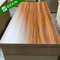 Vente en gros de feuilles de bois MDF stratifié mélaminé de couleur bois grainé 4x8 pour meubles