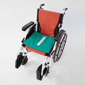 Tapis antidérapant pour fauteuil roulant - Product Image 1