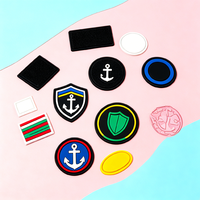 Patch PVC personnalisé 3D en caoutchouc souple, logo adhésif, étiquette transparente gaufrée de qualité supérieure pour vêtements en toile, chapeaux et sacs