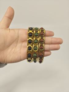 Pulsera masajeadora chapada en oro de titanio para hombres y mujeres, joyería de pareja de moda, piedra energética de turmalina de acero inoxidable ajustable - Product Image 6