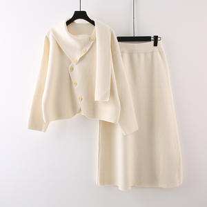 Toptan 2025 sonbahar ve kış yeni moda tatlı örme kazak etek iki parçalı set kadın setleri - Product Image 4