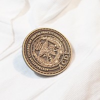Épinglette en émail personnalisée motif croix géométrique, épinglette en émail personnalisée pour la sensibilisation, épinglette en émail personnalisée, badge de revers en argent antique pour cadeau de remise de diplôme