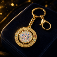 Porte-clés rotatif personnalisé en alliage, plaqué or, avec breloque ronde tournante et fermoir mousqueton, souvenir de voyage, OEM en gros