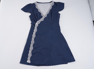 Elegante Vestido Mini de Mujer con Cuello en V Profundo, Inserto de Encaje, Tejido a Cuadros, Cintura Natural, Lavable y Fluido para Uso Diario - Product Image 2