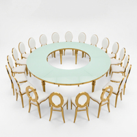 Mesa de Comedor de Lujo con Patas Doradas y Vidrio Serpentino Empalmado para Bodas, Banquetes, Hoteles y Eventos