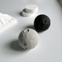 Diffuseur d'arômes en pierre de gypse personnalisé en forme de lune, désodorisant en plâtre parfumé en forme lunaire pour voiture, armoire, décoration intérieure, cadeau