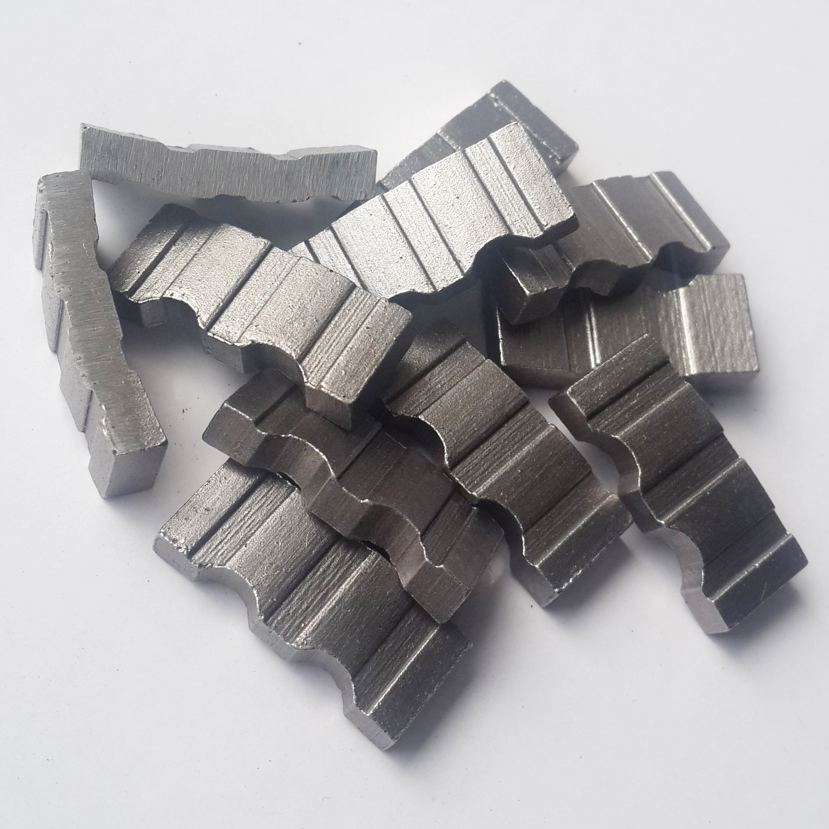 6 spx-h abras. Алмазный сегмент алатон. Алмазный сегмент vgc. Напайка коронок алмазного бурения. Сегмент для алмазных коронок.