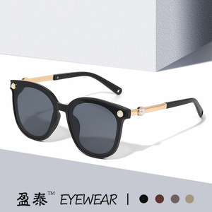 Lunettes de soleil Yingtai pour femmes, décor en perles noires, protection UV400, monture légère en plastique et métal, pare-soleil de classe 2 - Product Image 1
