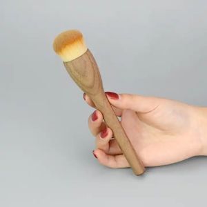 MEDELL 9 Pièces Kits de Pinceaux de Maquillage de Luxe en Marque Blanche Ensembles de Pinceaux Végans Naturels Vintage avec Manche en Bois de Noyer Pêche - Product Image 5