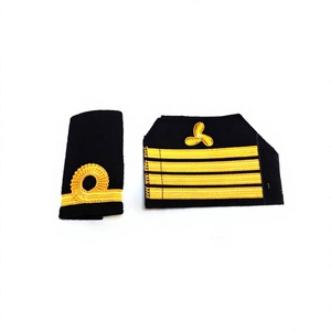 Epaulette กระเป๋าสะพายไหล่สีดำทึบพร้อมดีไซน์ลวดทองแท่ง - Product Image 1