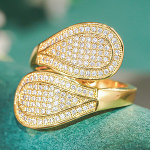 Anello scintillante stile principessa per donna, elegante gioiello da dito alla moda - Product Image 3