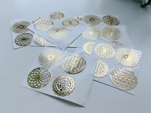 Étiquettes autocollantes en nickel étanches 2026, petites, transparentes, en plastique gaufré, avec logo de marque en métal, pour flacon de vernis à ongles ou d'huile - Product Image 4