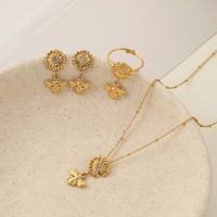 Ensemble de bijoux pour femmes personnalisé, fleur, abeille, plaqué or, acier inoxydable, collier, boucles d'oreilles, bague, bijoux abeille pour la vente en gros