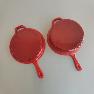 Cuisinière combinée 2 en 1 en <span class=keywords><strong>fonte</strong></span> <span class=keywords><strong>émaillée</strong></span> rouge avec four hollandais de 3.2 pintes et poêle de 10.25 pouces - Product Image 2