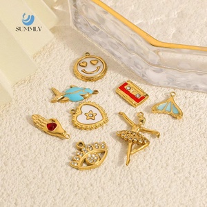 SUMMLY Venta al por mayor Colgantes de acero inoxidable chapados en oro de 18K con diseño de gota de aceite, pez, cara sonriente, corazón, flor y ojos, Joyería de moda - Product Image 1