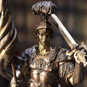 Sculpture en bronze et en métal d'Ozyumenko de Saint-Georges le Victorieux, thème religieux, facile à nettoyer, fabriqué en Ukraine - Product Image 1