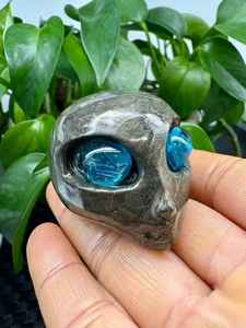 Crânes d'Aliens Sculptés en Cristal Naturel et Pierres Semi-Précieuses, Ornements en Cristal Sculpté pour la Décoration de Bureau - Product Image 2