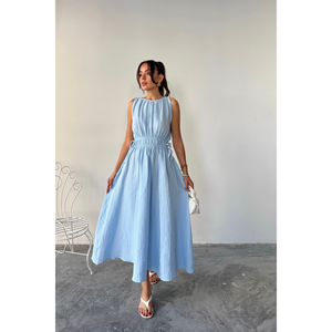 Robe longue bleue sans manches avec taille élastique, en mousseline, longueur genou, idéale pour les occasions spéciales, les invités d'église et les mariages - Product Image 4