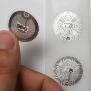 Mini Tag NFC in PVC da 25mm 13.56MHz, UID Modificabile e Riscrivibile, Adesivo S50 per Telefoni Android, Anti-Metallo, Duplicatore - Product Image 5