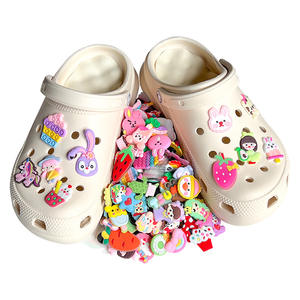 Chaussures pour enfants accessoires de jardin pièces de bricolage dessin animé plastique PVC caoutchouc souple chaussure fleur boucle - Product Image 3