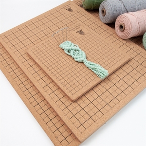 Planche en macramé Planche en liège Grille de 7*7 pouces pour mesurer la fabrication artisanale Créez des créations en macramé et nouage - Product Image 2