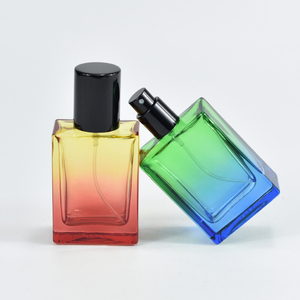 Perfume Personalizado al por Mayor en Envase de Vidrio Cuadrado de 30 ml, Color Arcoíris - Product Image 3