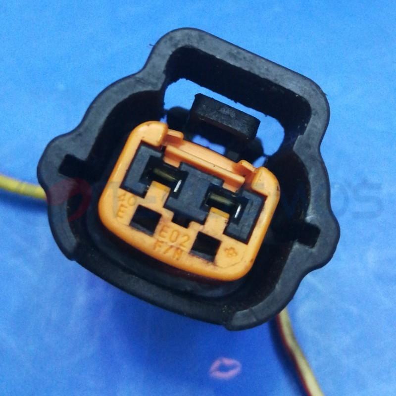 Car Connector For Two fuel injectors For Bluebird are produced on left middle and upper right CT2-0109M-2