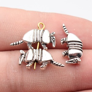 Cuentas de <span class=keywords><strong>armadillo</strong></span> para la fabricación de joyas, cuentas de metal esculpidas de animales de 20x9.6mm, plata antigua - Product Image 1
