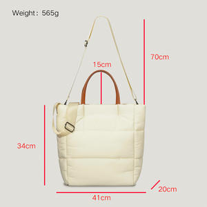 Amazons, superventas, 2024, nuevos <span class=keywords><strong>bolsos</strong></span> de mano a la moda para <span class=keywords><strong>mujer</strong></span>, nuevo diseño de lujo para <span class=keywords><strong>mujer</strong></span>, bolso de mano grande acolchado de gran tamaño, bolso grande acolchado - Product Image 4