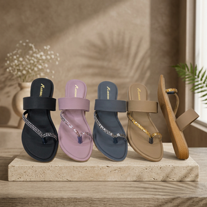 Sandales plates d'été pour femmes, à lanières tressées, style claquettes, avec entre-doigts, antidérapantes, décontractées, pour la plage et les vacances, tige en PU, semelle en caoutchouc, bout carré - Product Image 1